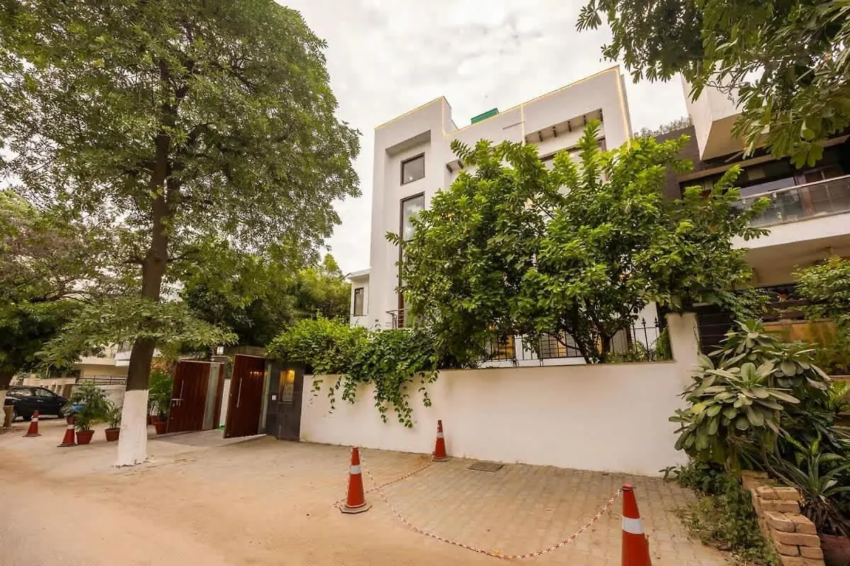 Green Retreat Apartments With Garden Γκουργκάον