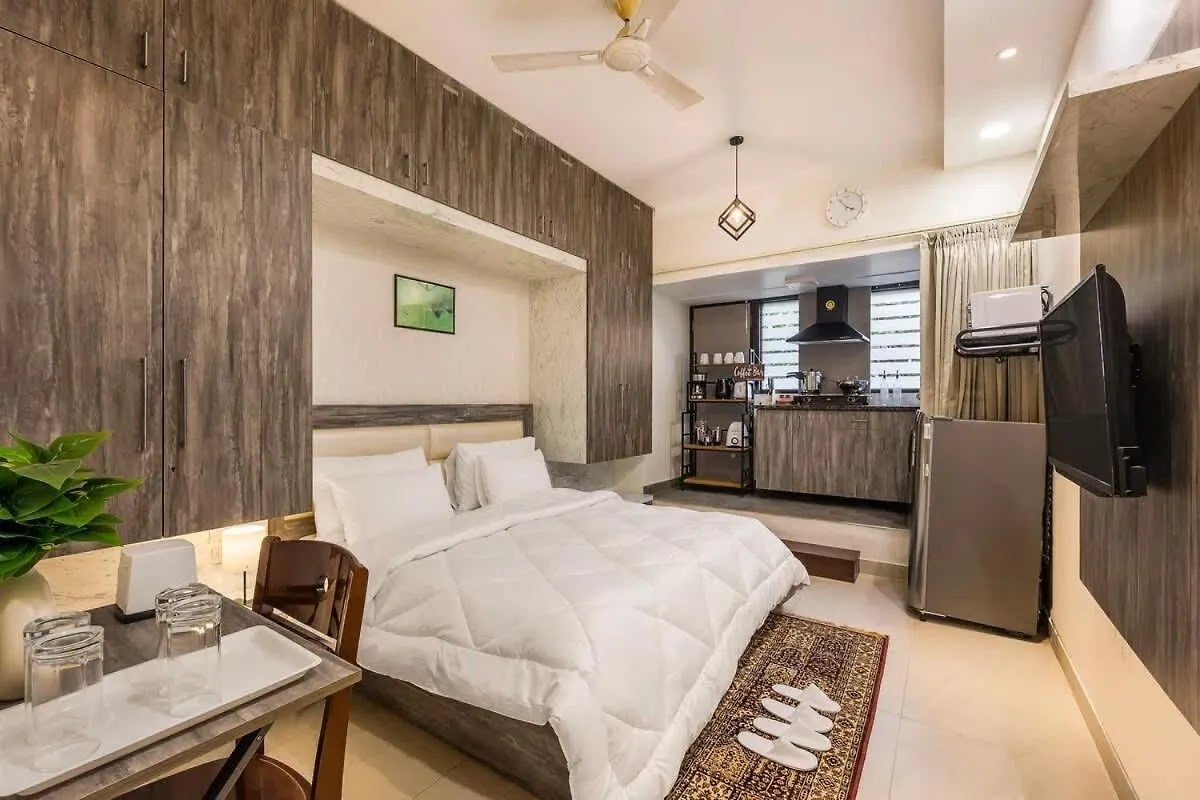Green Retreat Apartments With Garden Γκουργκάον